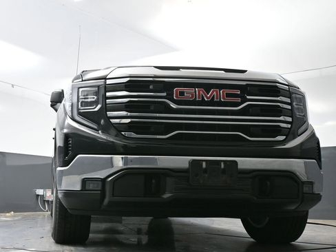Used 2022 GMC Sierra 1500 SLT w/ SLT Convenience Package AWD/4WD image 32