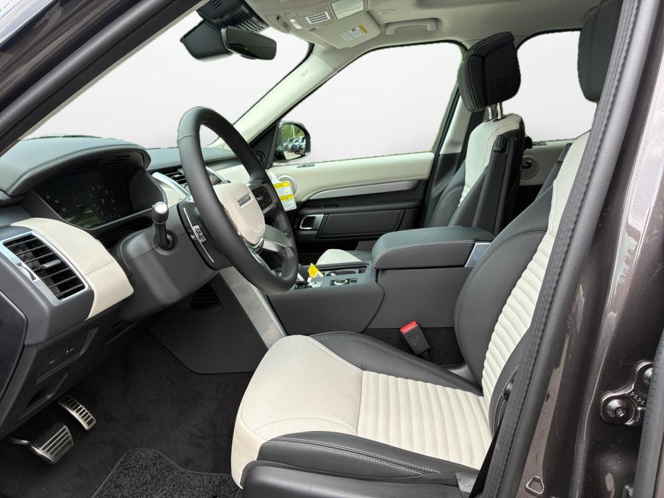 New 2026 Land Rover Discovery Limited Edition AWD/4WD image 9