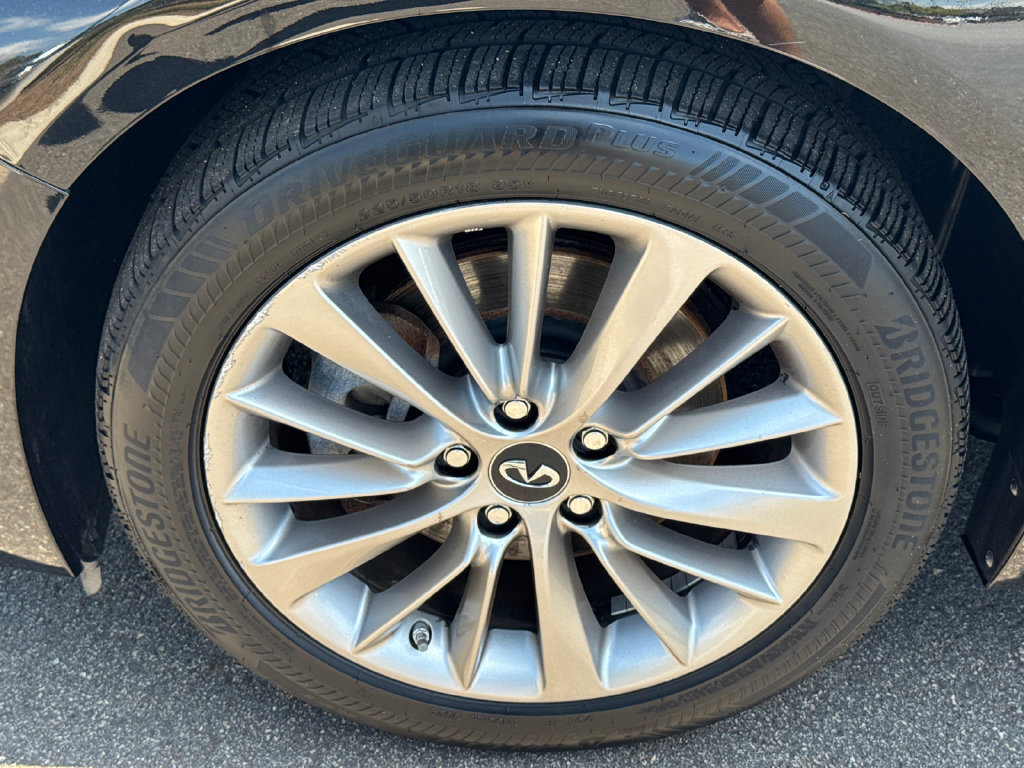 Used 2018 INFINITI Q50 Luxe w/ Essential Package (2.0T Luxe) AWD/4WD image 13