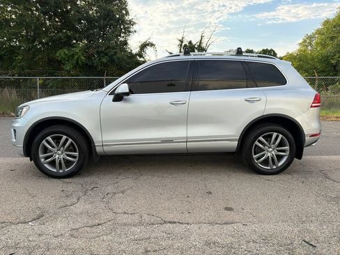 Used 2016 Volkswagen Touareg Sport AWD/4WD image 5
