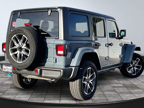 Used 2024 Jeep Wrangler Unlimited image 14