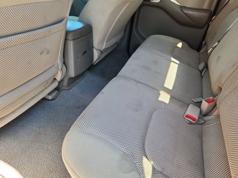 Used 2015 Nissan Frontier SV AWD/4WD image 8