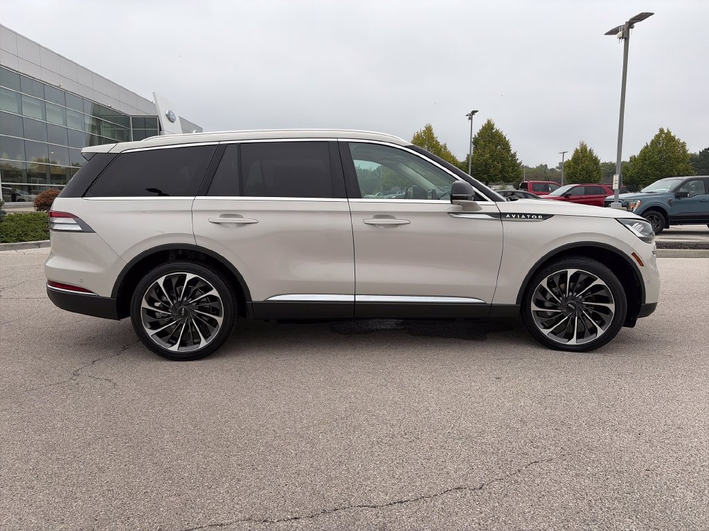 Used 2023 Lincoln Aviator Reserve w/ Equipment Group 201A AWD/4WD image 8