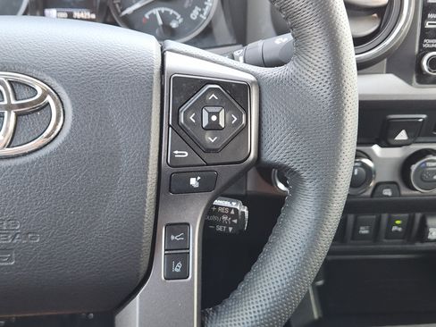 Used 2022 Toyota Tacoma TRD Off-Road w/ TRD Premium Off Road Package AWD/4WD image 35