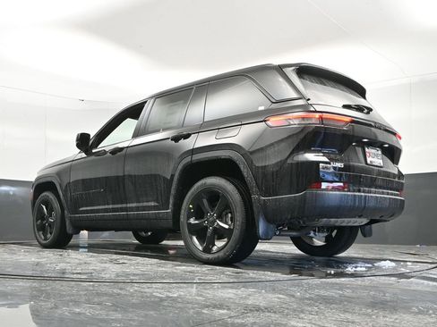 New 2025 Jeep Grand Cherokee Altitude image 43