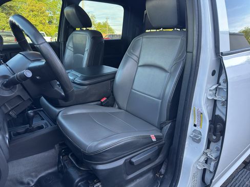 Used 2022 RAM 3500 Tradesman w/ Chrome Appearance Group AWD/4WD image 11