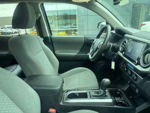 Used 2021 Toyota Tacoma SR5 AWD/4WD image 15