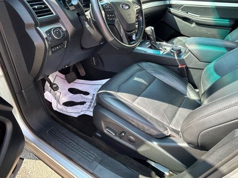 Used 2016 Ford Explorer XLT w/ Equipment Group 202A AWD/4WD image 10