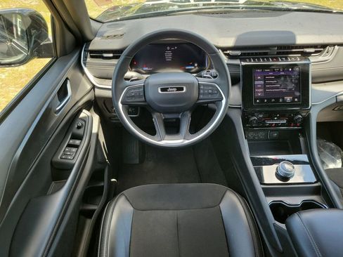 Used 2023 Jeep Grand Cherokee L Laredo AWD/4WD image 16