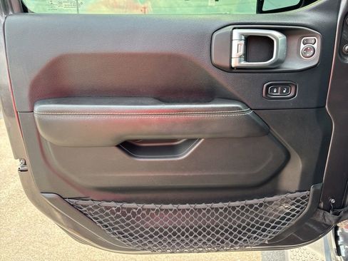 Used 2018 Jeep Wrangler Unlimited Sahara image 30