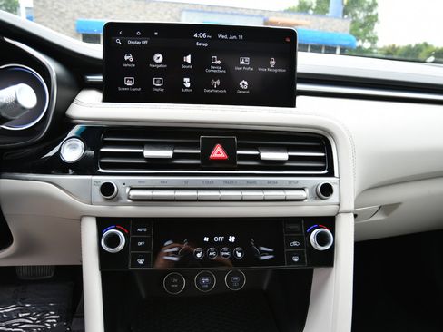 Used 2024 Genesis G70 2.5T image 24