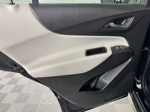 Used 2021 Chevrolet Equinox LS w/ LS Convenience Package image 23