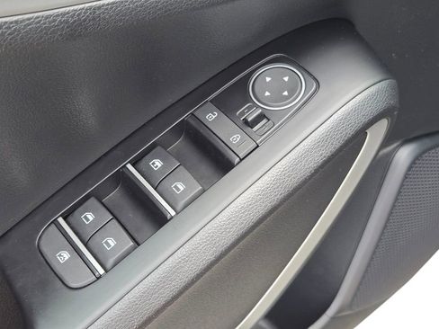 Certified 2025 Kia Soul LX w/ LX Technology Package FWD image 16