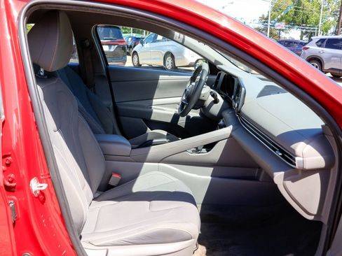 Used 2023 Hyundai Elantra SEL FWD image 8