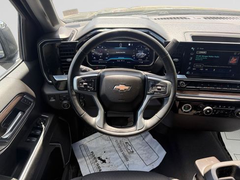 Used 2023 Chevrolet Silverado 1500 LT AWD/4WD image 12