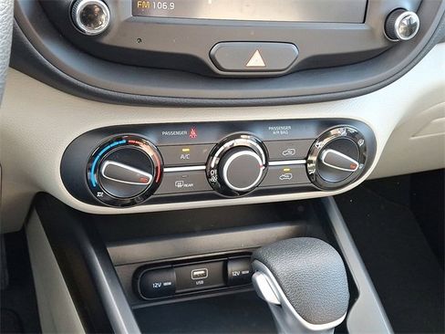 Used 2025 Kia Soul LX image 15