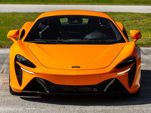 Used 2024 McLaren Artura RWD image 14