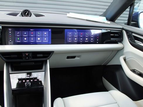 New 2025 Porsche Macan 4S Electric image 18