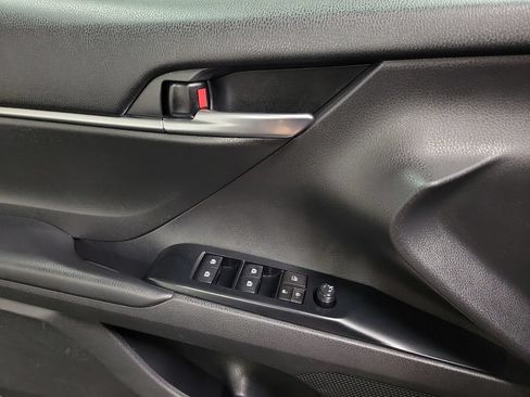 Used 2018 Toyota Camry SE w/ Moonroof Package FWD image 18