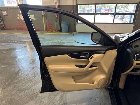 Used 2016 Nissan Rogue SL w/ SL Premium Package AWD/4WD image 9