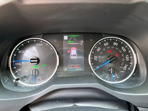 Used 2022 Toyota RAV4 XLE Premium AWD/4WD image 12