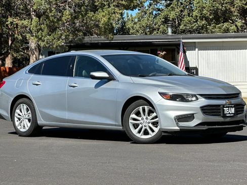 Used 2017 Chevrolet Malibu LT FWD image 2