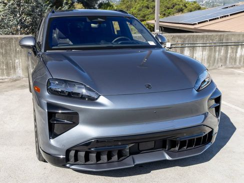 New 2026 Porsche Cayenne Turbo AWD/4WD image 16