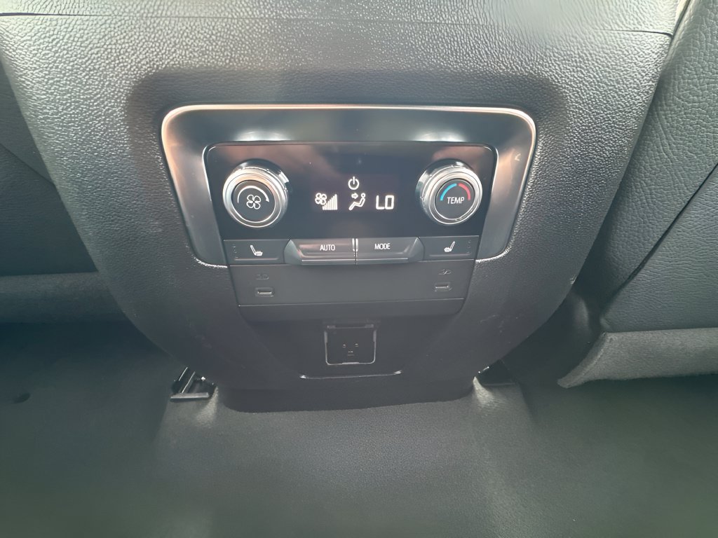 Used 2025 GMC Yukon Denali RWD image 13