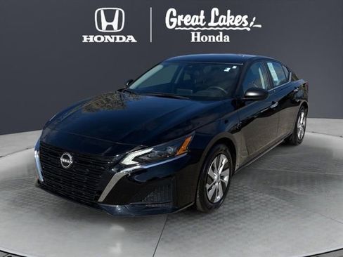 Used 2025 Nissan Altima 2.5 S FWD image 2