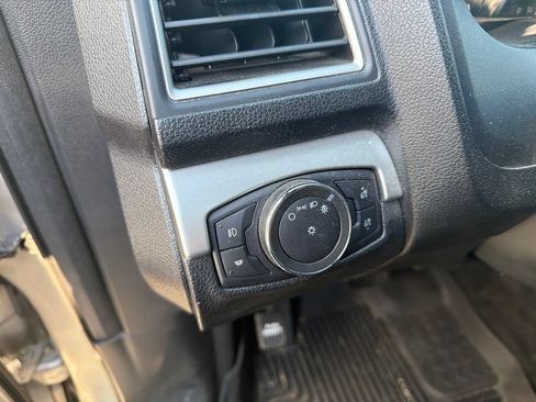 Used 2017 Ford Explorer XLT AWD/4WD image 17