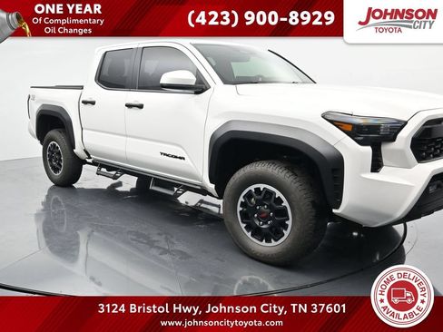 Used 2024 Toyota Tacoma TRD Off-Road AWD/4WD image 1