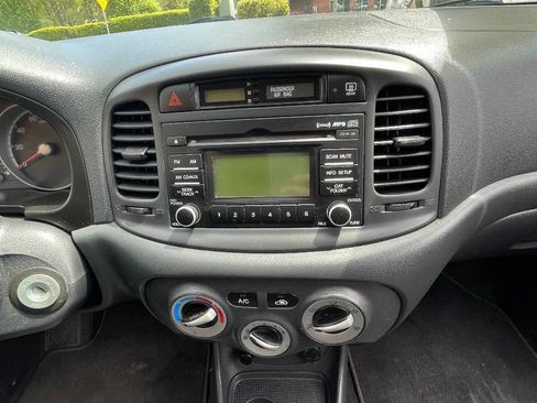 Used 2011 Hyundai Accent GS image 23