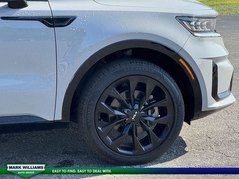 Used 2023 Kia Sorento SX image 4