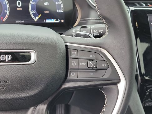 Used 2024 Jeep Grand Cherokee Laredo X image 24