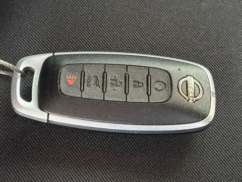 Used 2025 Nissan Pathfinder SV image 27