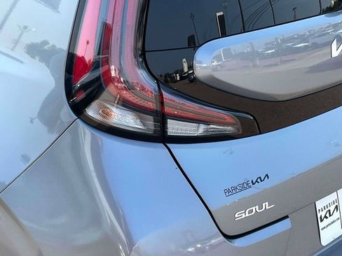 Used 2025 Kia Soul LX w/ LX Technology Package FWD image 33