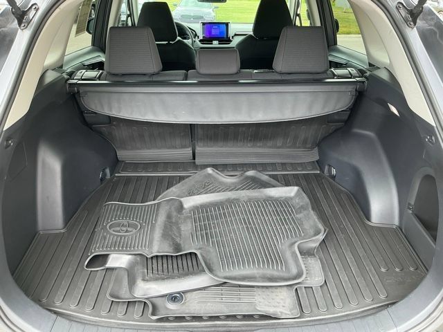 Used 2024 Toyota RAV4 LE AWD/4WD image 15