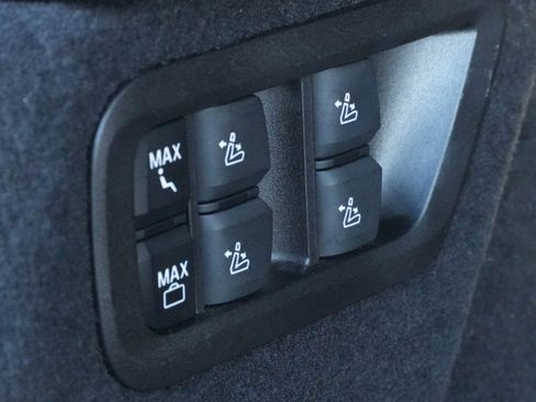 Certified 2025 BMW X7 M60i image 37