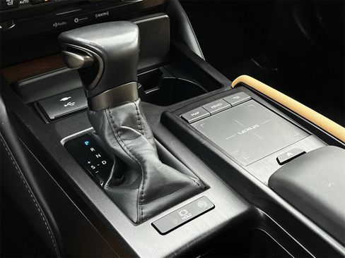 Used 2022 Lexus ES 350 Ultra Luxury image 17