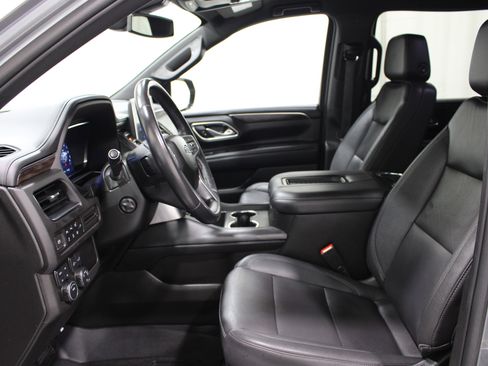 Used 2022 Chevrolet Suburban Z71 w/ Luxury Package AWD/4WD image 3