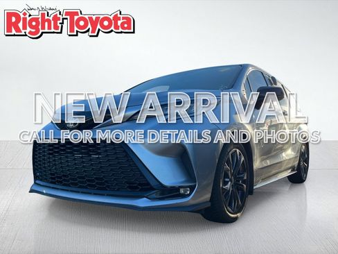 Certified 2022 Toyota Sienna XSE w/ XSE Plus Package FWD image 1
