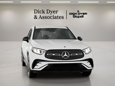 Used 2025 Mercedes-Benz GLC 300 4MATIC image 35