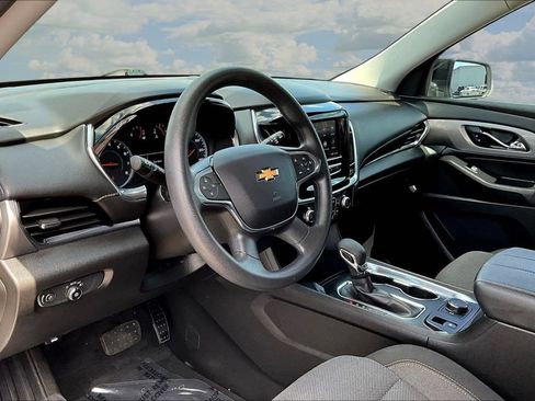 Used 2021 Chevrolet Traverse LS FWD image 19