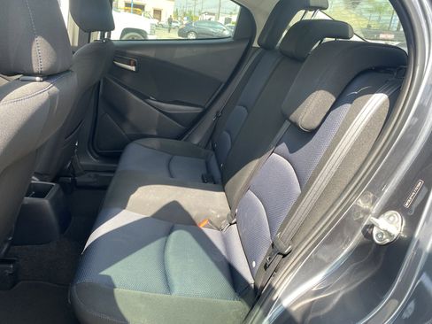 Used 2020 Toyota Yaris LE image 17