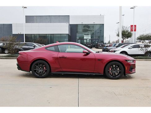 Used 2025 Ford Mustang GT Premium image 7