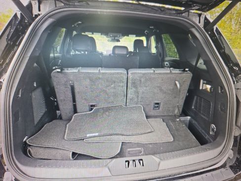 Used 2025 Ford Explorer ST-Line w/ ST-Line Street Pack image 16