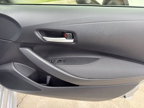 Used 2020 Toyota Corolla LE FWD image 28