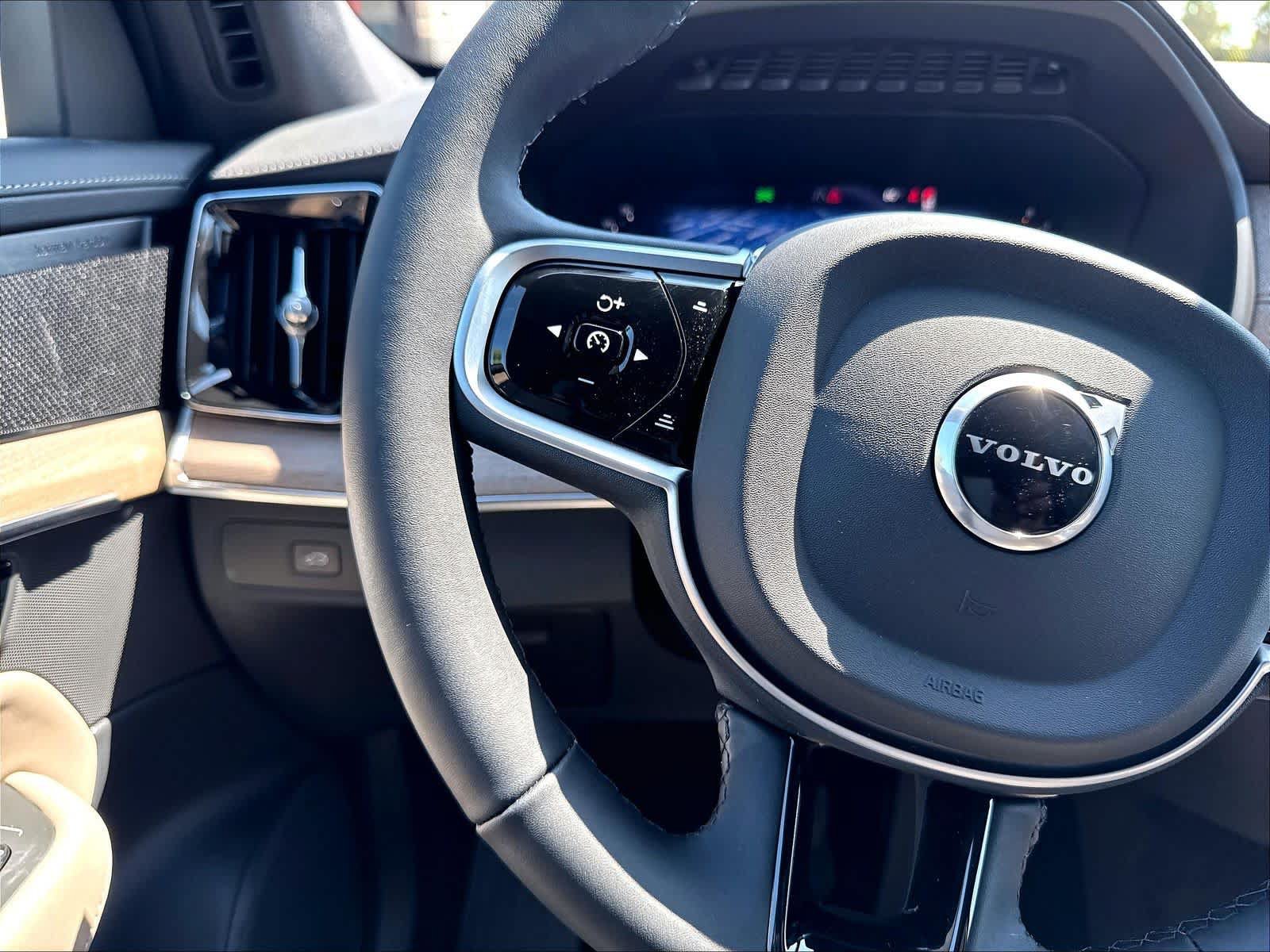 New 2026 Volvo XC90 B6 Plus w/ Protection Package Premier AWD/4WD image 17