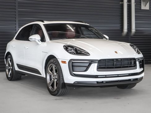 Certified 2022 Porsche Macan AWD/4WD image 7