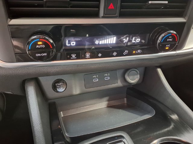 Used 2025 Nissan Rogue SV FWD image 12